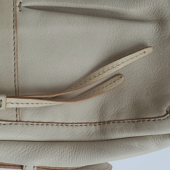 Fossil shoulder crossbody Creme with taupe threads EUC - Picture 2 of 5